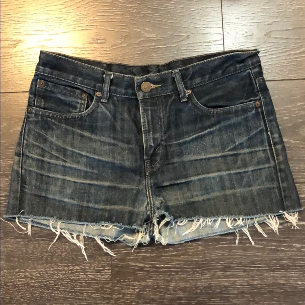 Distressed cut-off shorts